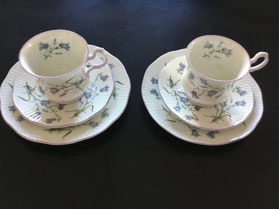 Queens Rosina China Co Ltd - 2st Kaffekoppar med fat och assietter