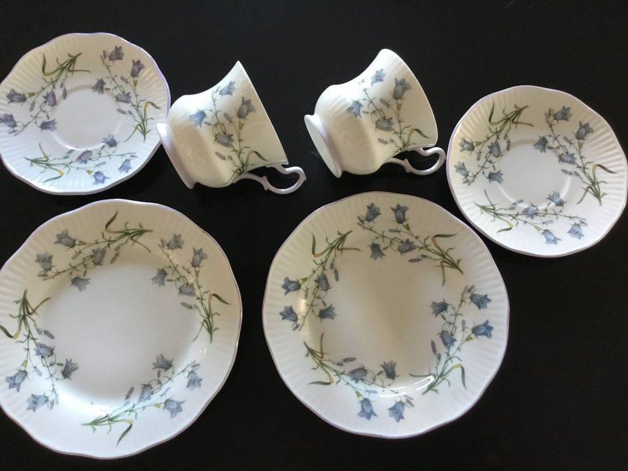 Queens Rosina China Co Ltd - 2st Kaffekoppar med fat och assietter