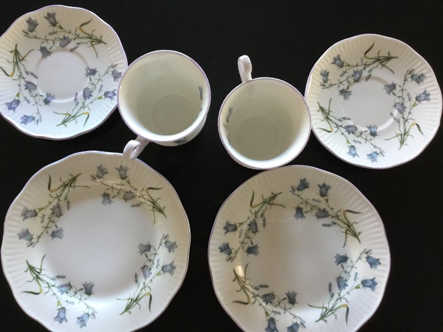 Queens Rosina China Co Ltd - 2st Kaffekoppar med fat och assietter