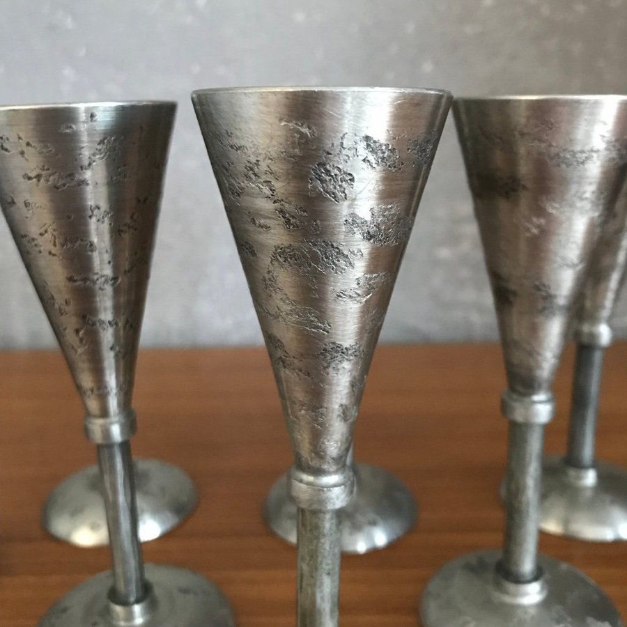 8st Snapsglas i tenn/ märkt SKURDAL PEWTER - Norway**