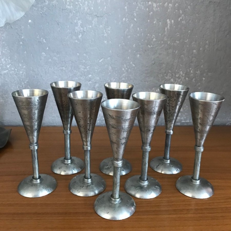 8st Snapsglas i tenn/ märkt SKURDAL PEWTER - Norway**