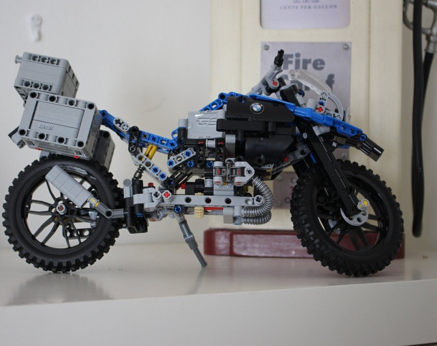 Lego Technic BMW R 1200 GS Adventure