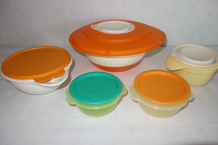 TUPPERWARE Skålar med lock olika sorter