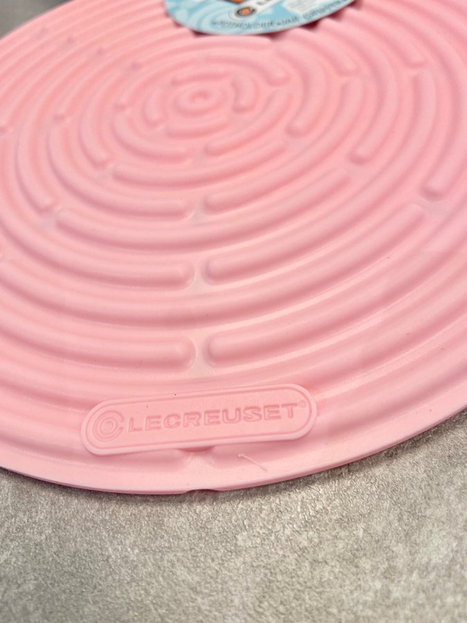 2 st Le Creuset Grytlappar 20 cm Shell pink Silikon Grytlapp