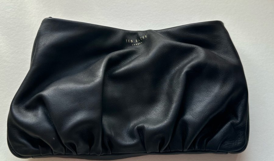 Ted Baker clutch i svart skinn