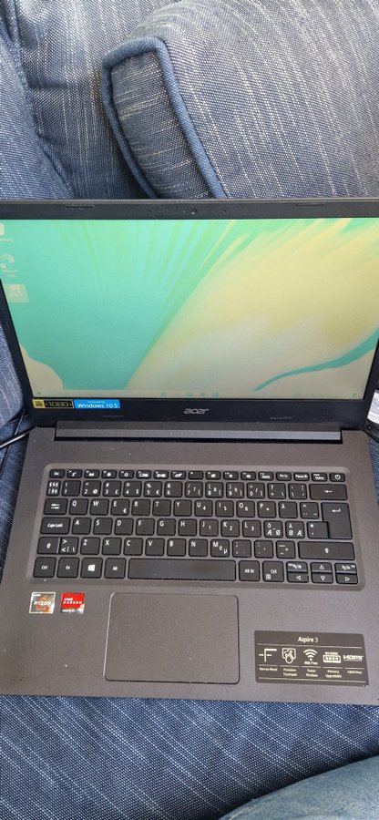 Acer Aspire 3 Ryzen 3-3250U/ 4Gb/Ati 512 MB/128GBSSD/win10/objekt skärm