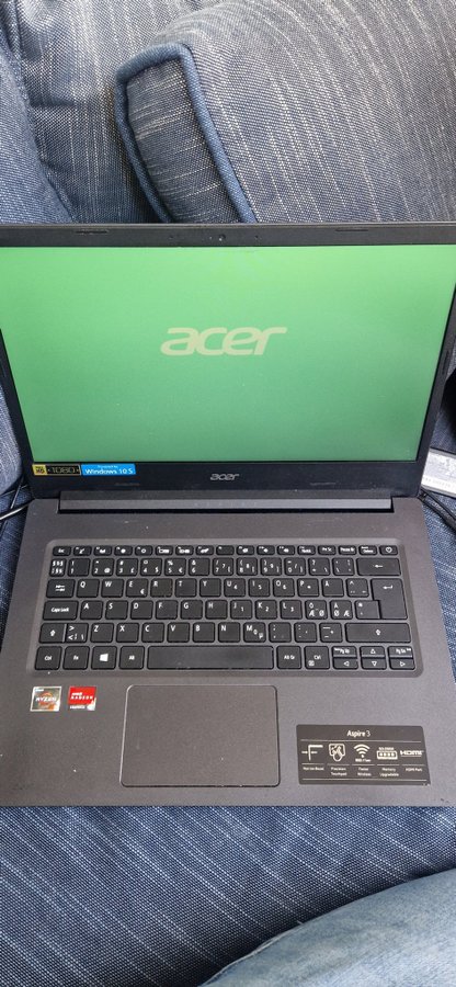 Acer Aspire 3 Ryzen 3-3250U/ 4Gb/Ati 512 MB/128GBSSD/win10/objekt skärm