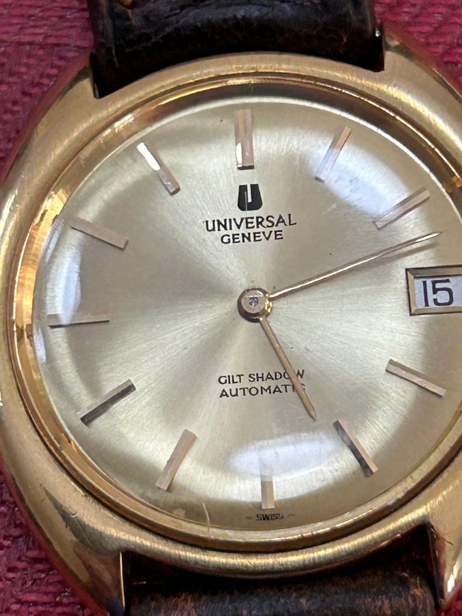 Universal Genève Gilt Shadow Automatic