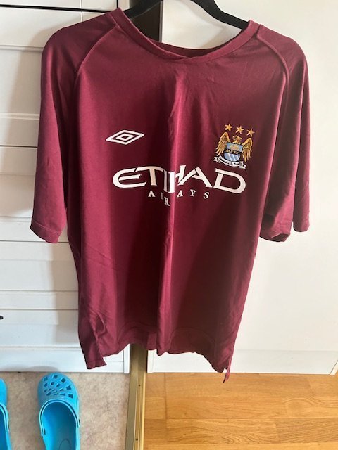 Manchester City Umbro vinröd T-shirt storlek XXL