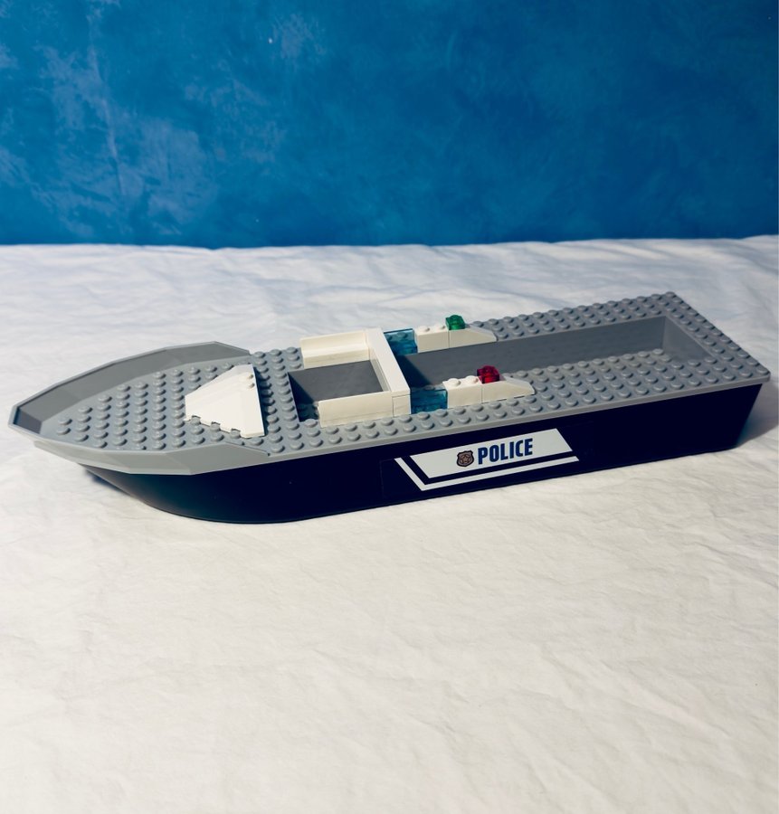 Lego City. Police Patrol boat, Boat Hull, Båtskrov 33x9,5x5 cm. från: 60129.