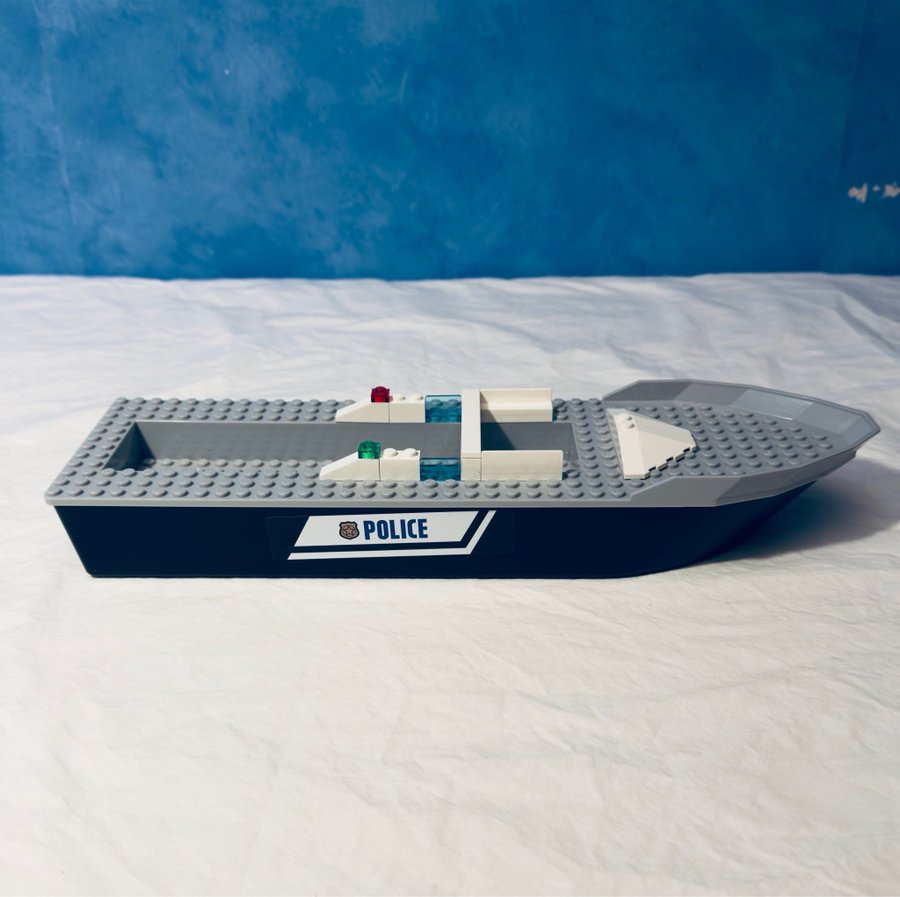 Lego City. Police Patrol boat, Boat Hull, Båtskrov 33x9,5x5 cm. från: 60129.