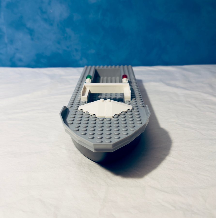 Lego City. Police Patrol boat, Boat Hull, Båtskrov 33x9,5x5 cm. från: 60129.