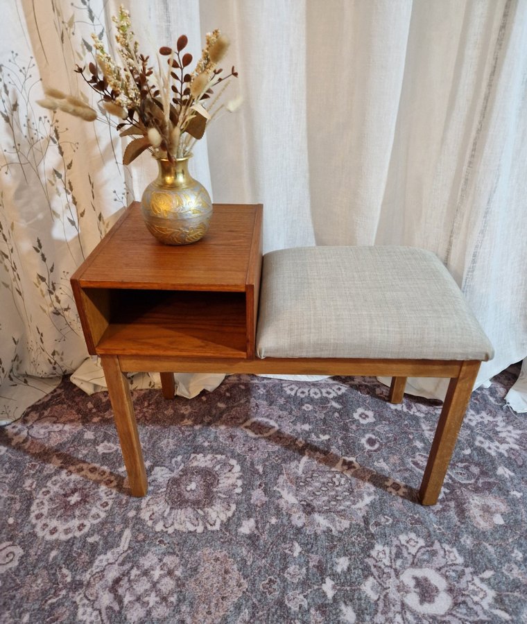 Nyrenoverad retro telefonbänk/hallbänk i teak 50-60 tal