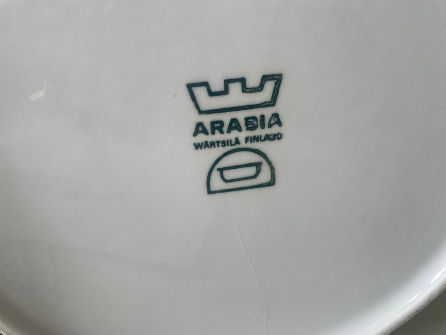 Arabia vit , stor skål i fint skick.