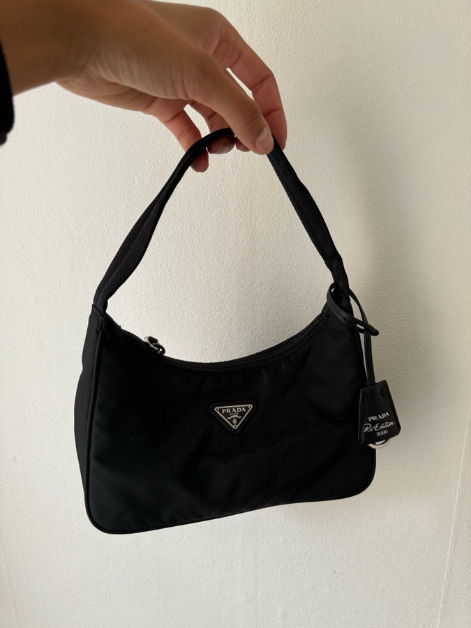 Prada Re-Edition 2000 Cloth Bag