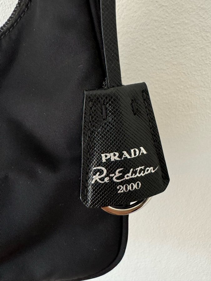 Prada Re-Edition 2000 Cloth Bag