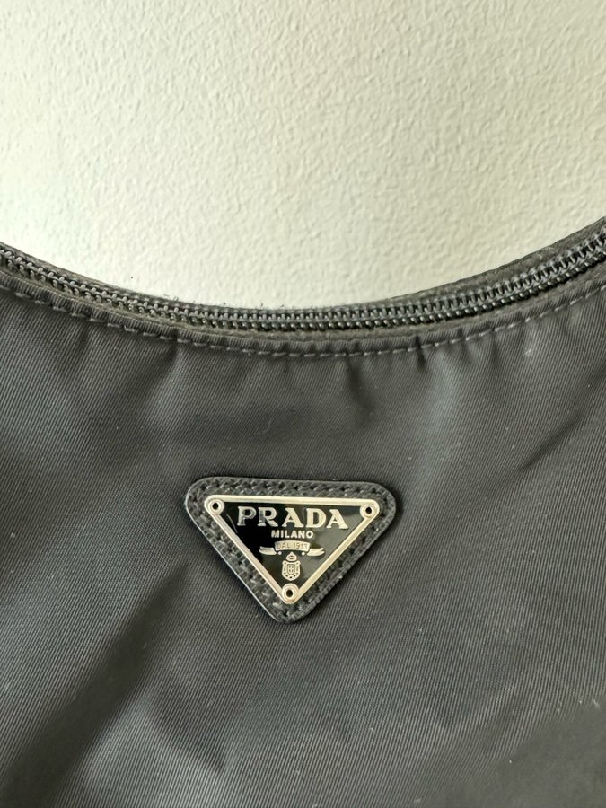 Prada Re-Edition 2000 Cloth Bag