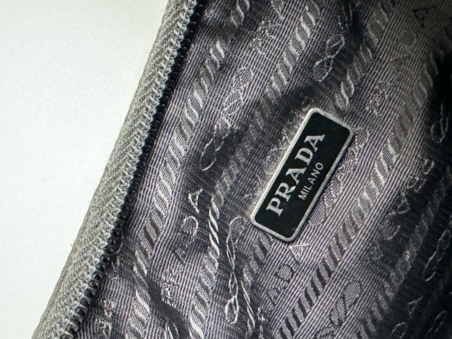 Prada Re-Edition 2000 Cloth Bag