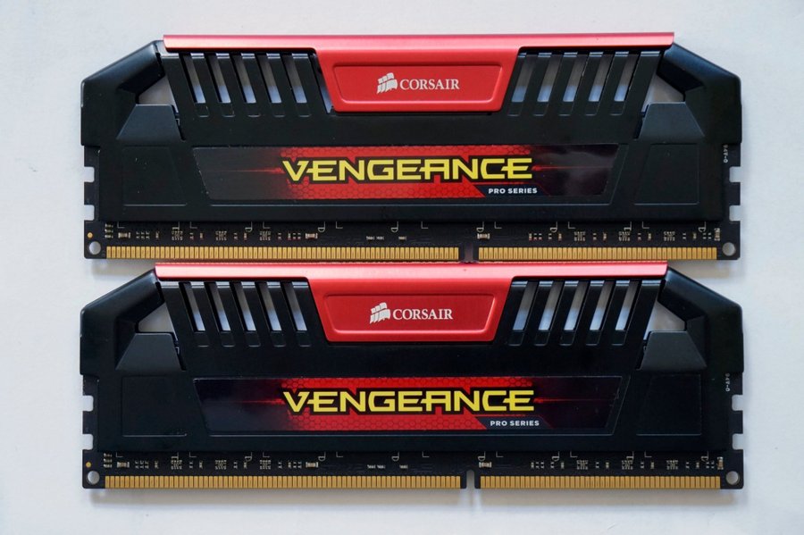 16GB (2x8GB) DDR3-1866 MHz Corsair Vengeance CMY16GX3M2A1866C9R 1866MHz