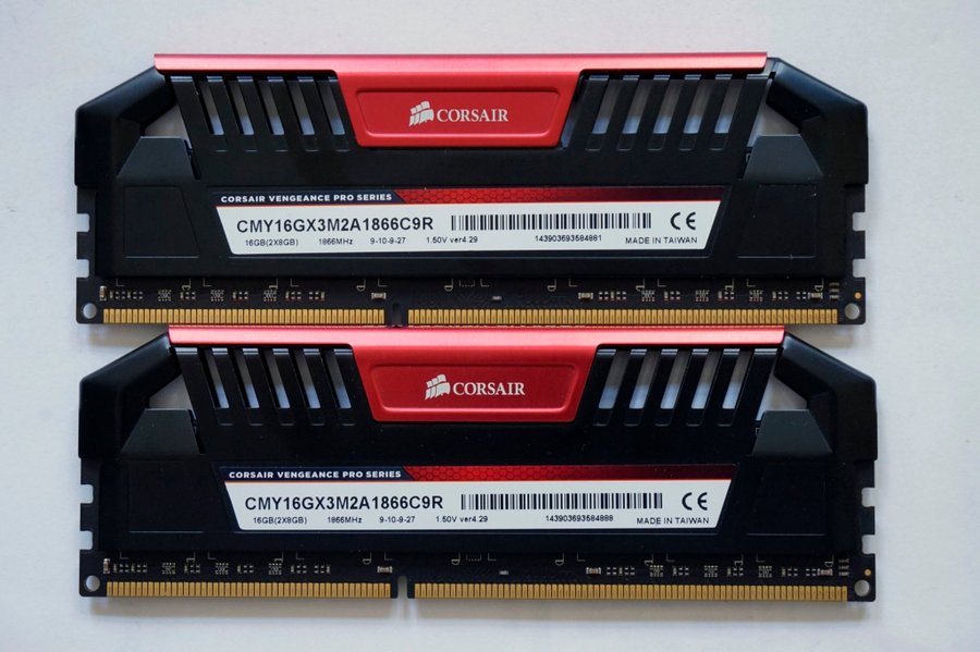 16GB (2x8GB) DDR3-1866 MHz Corsair Vengeance CMY16GX3M2A1866C9R 1866MHz