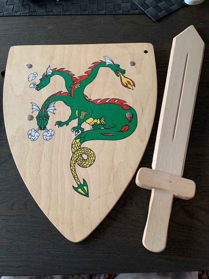 Leksak Toy Svärd och sköld sword shield trä wood dragon