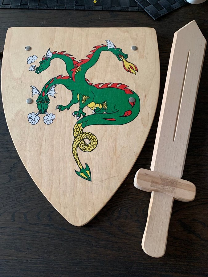 Leksak Toy Svärd och sköld sword shield trä wood dragon