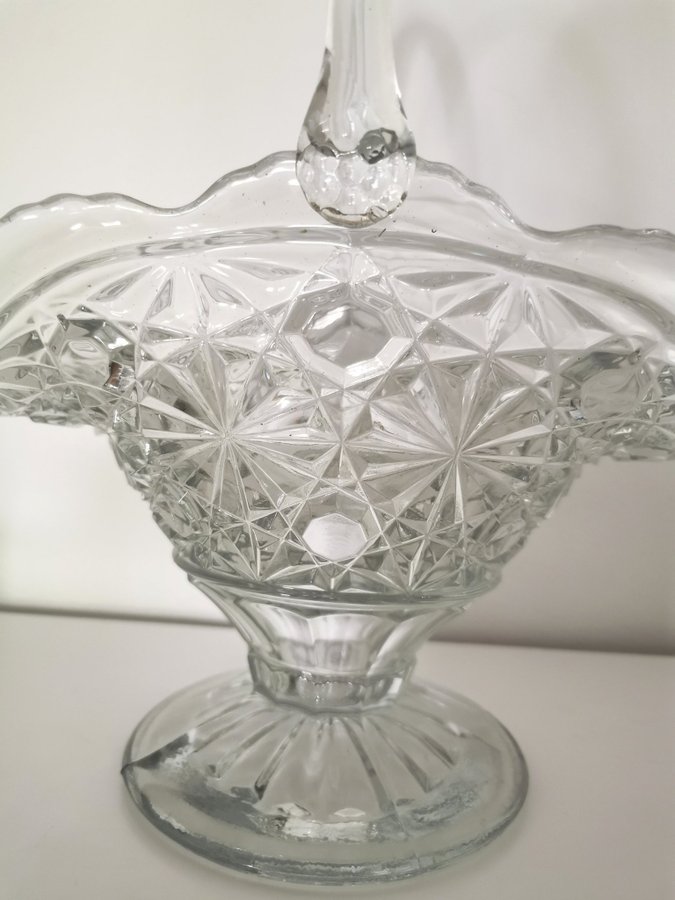 Antique clear glass basket~Antik glasskål~