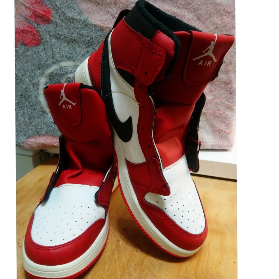 Nike Air Jordan 1 Retro High Röd/Vit