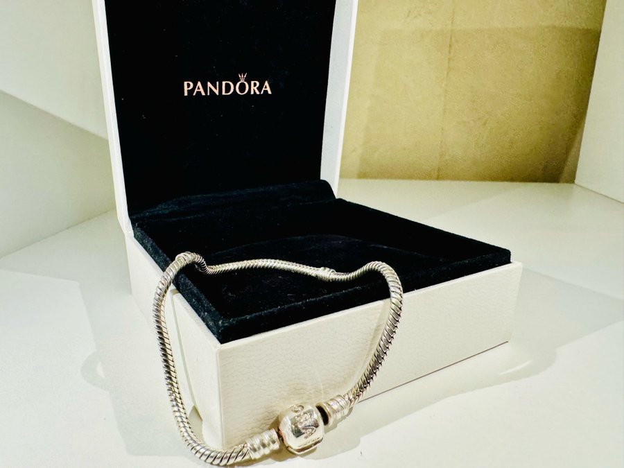 Fint Pandora silver armband 205 cm med original box