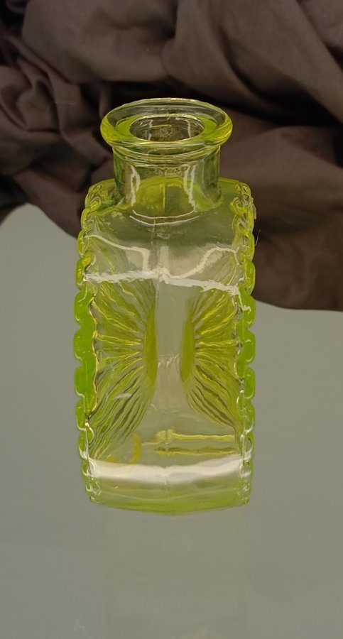 1/4 sun bottle , riihimäen lasi , uranium glass