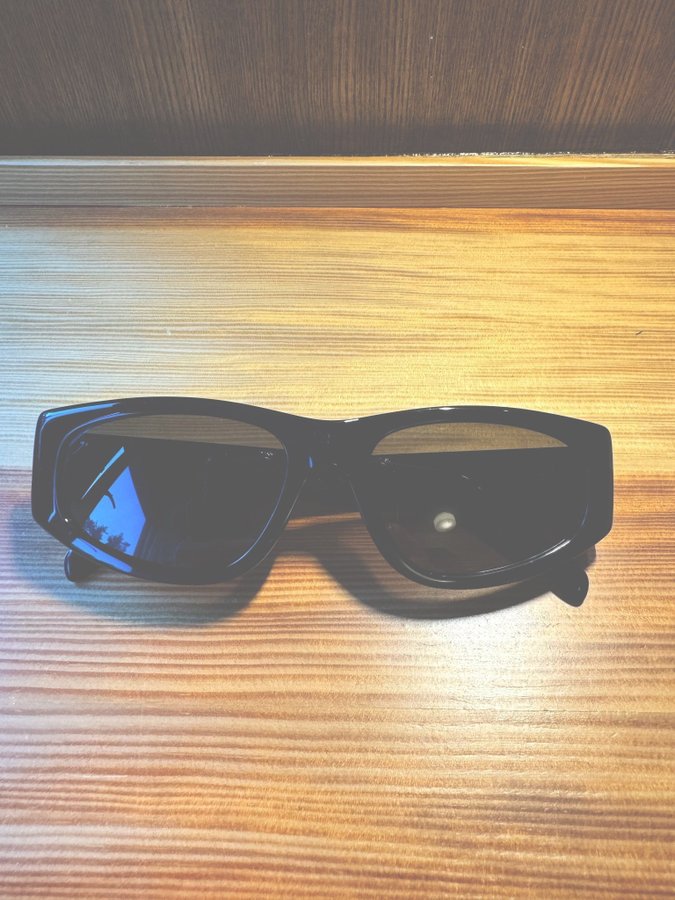 COS unisex modern sunglasses