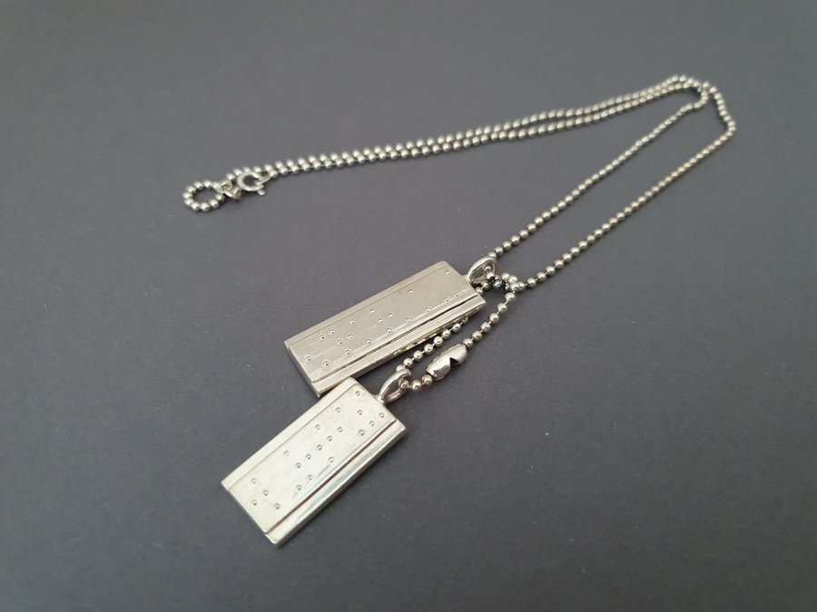 Silver Collier 925 av Efva Attling "Make Love Not War Tags" 505 cm Stämplad