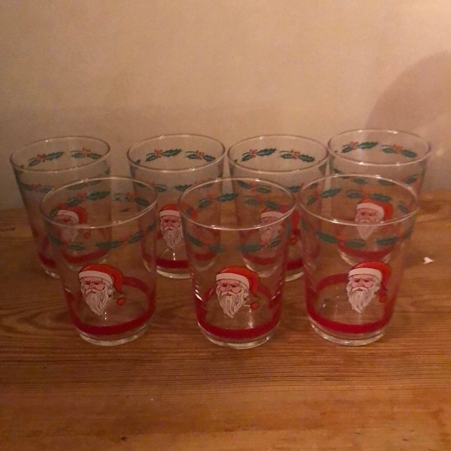 Sju julglas glas med tomte Luminarc France retro