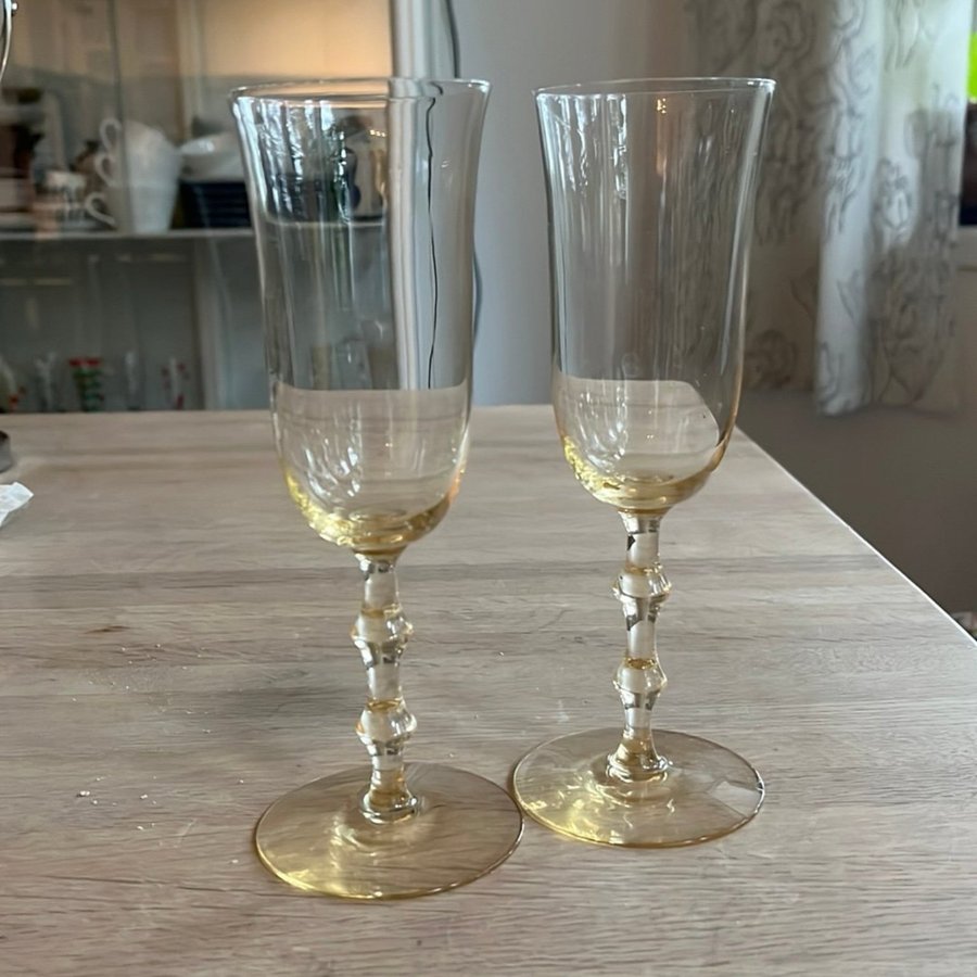 2 fina champagneglas - SALUT - från ORREFORS design Simon Gate