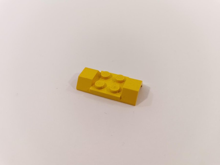 Lego - del till fordon - hjulhus - äldre - 2x4 - part 3787 - gul