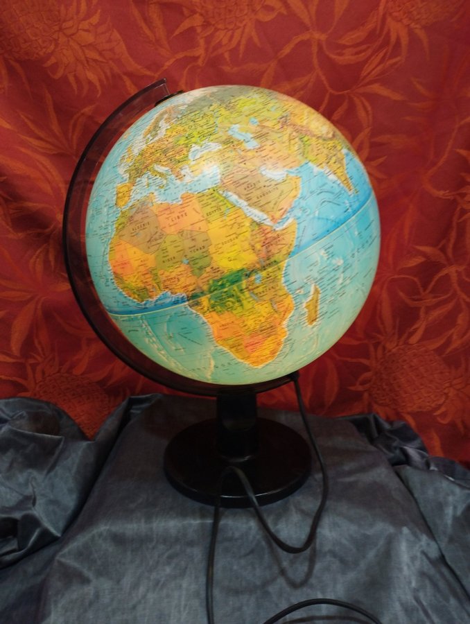 Vintage: globe lamp - luminous globe