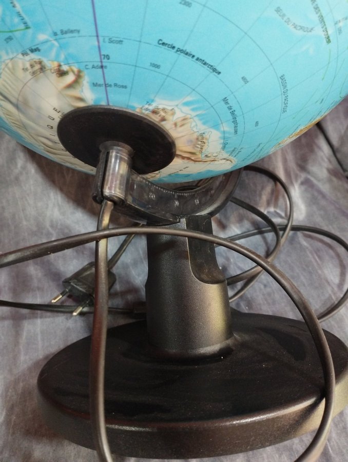 Vintage: globe lamp - luminous globe