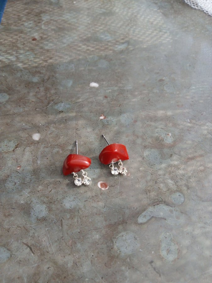 Korall örhängen med stift Studs Red Cherry Coral