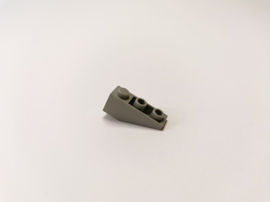 Lego - slope - bas - inverted 33 - 3x1 - part 4287 - ljusgrå (old light gray)