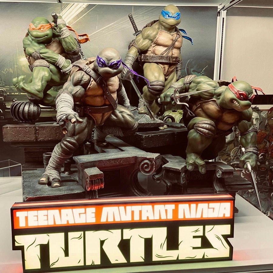 Teenage Mutant Ninja Turtles - 1/4 custom statues, super rare.