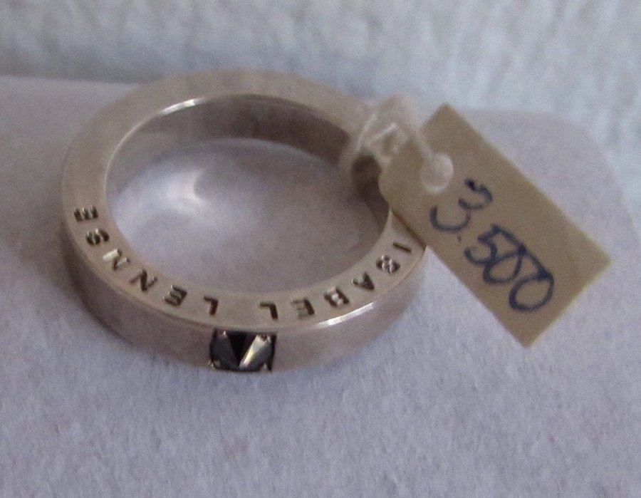 Oanvänd ring stämplad 925 silver svart sten Isabel Lennse storlek 175 mm tags