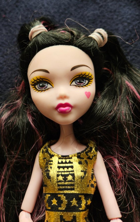 Monster High Draculaura docka