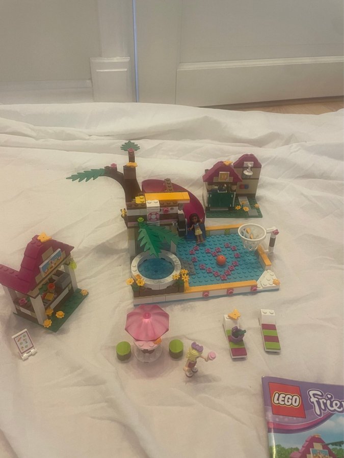 LEGO Friends 41008 - Heartlakes poolhus - komplett!