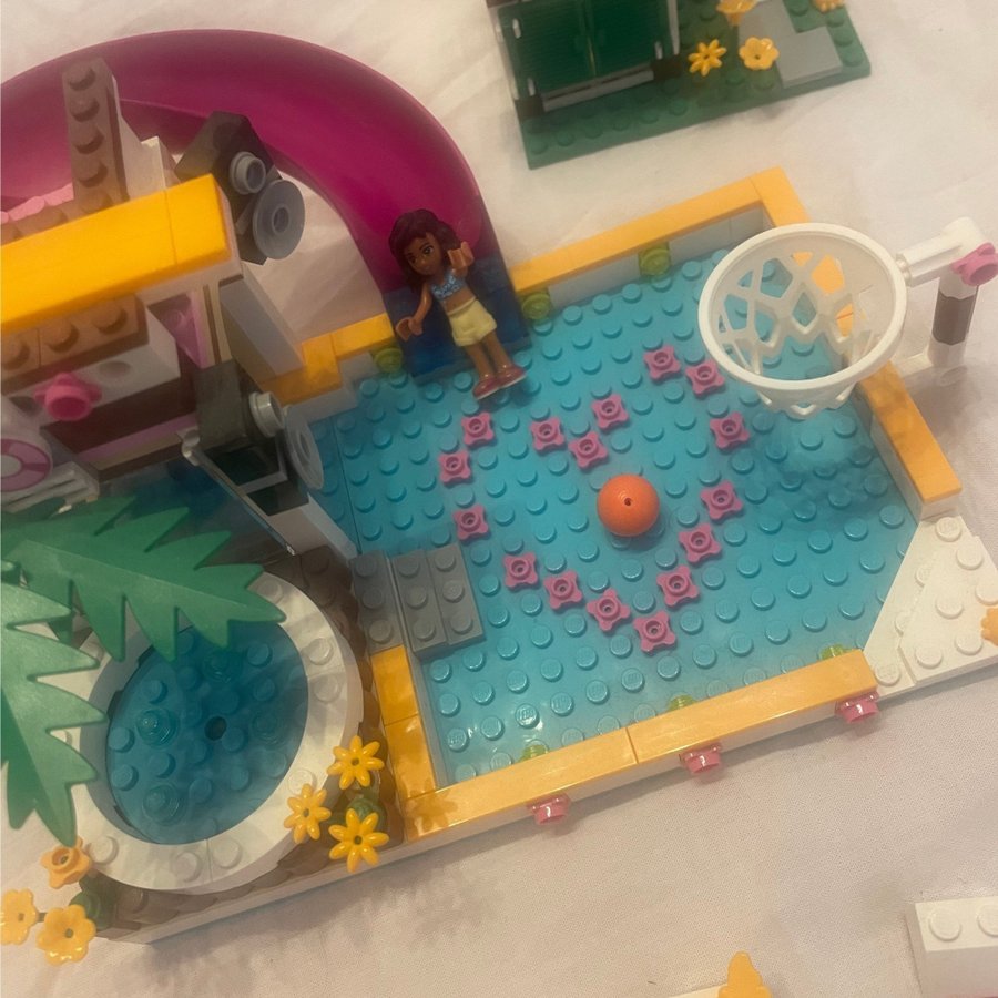 LEGO Friends 41008 - Heartlakes poolhus - komplett!