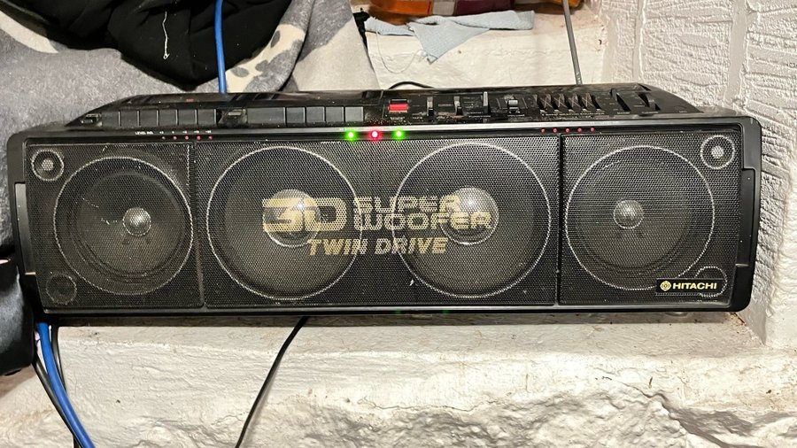 Hitachi TRK-3D88W Boombox 3D Woofer Twin Drive