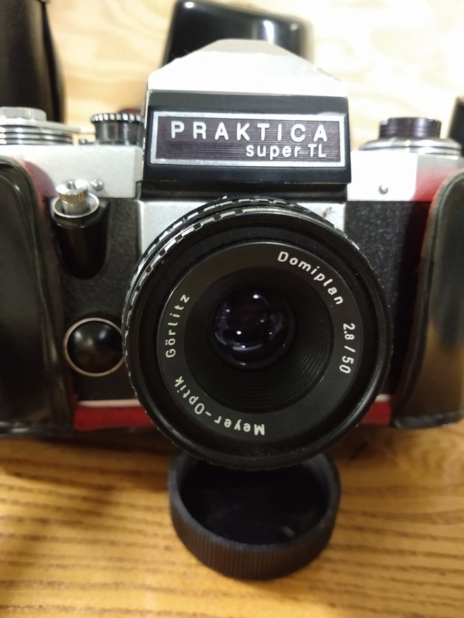 Praktica Super TL kamera med objektiv