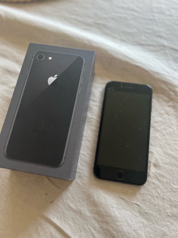 iPhone 8 64 GB, sprucken skärm