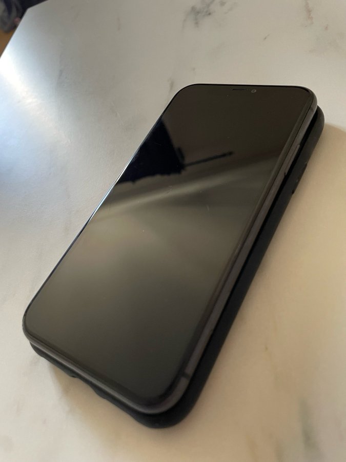 iPhone 11 svart 128 GB