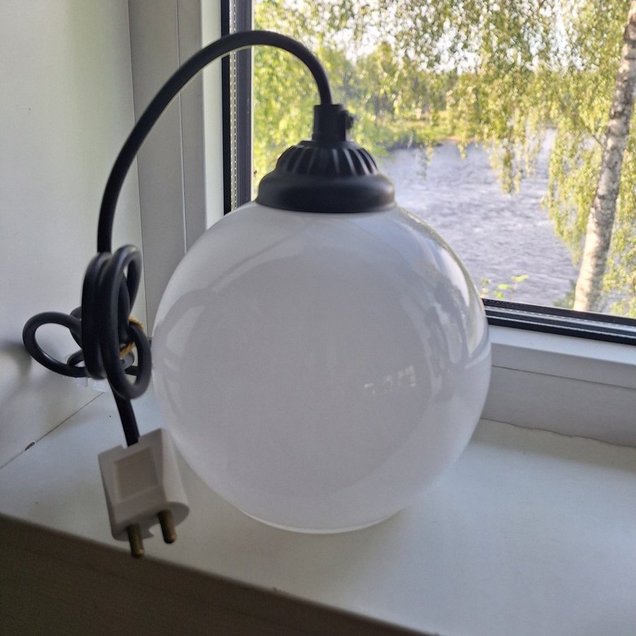 Rund fönsterlampa 15 cm vitt handgjort opalglas