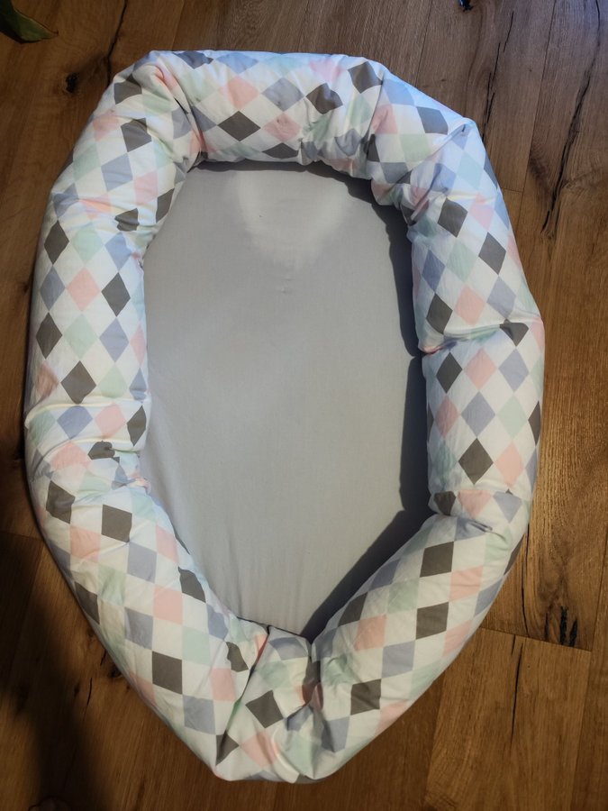 Babynest/sovpöl från ngbaby